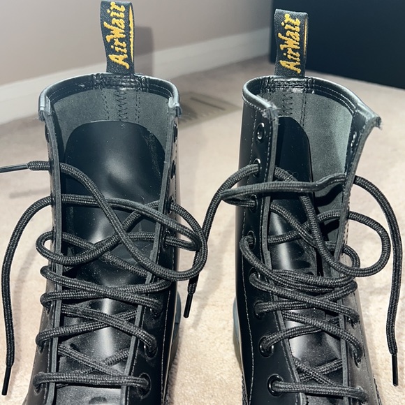 Dr. Martens 1460 Smooth Black Leather Combat Boot Women’s Size 9 - Picture 3 of 8